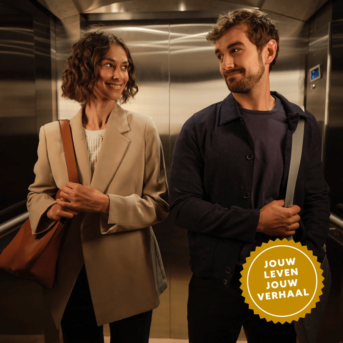 Man en vrouw in een lift